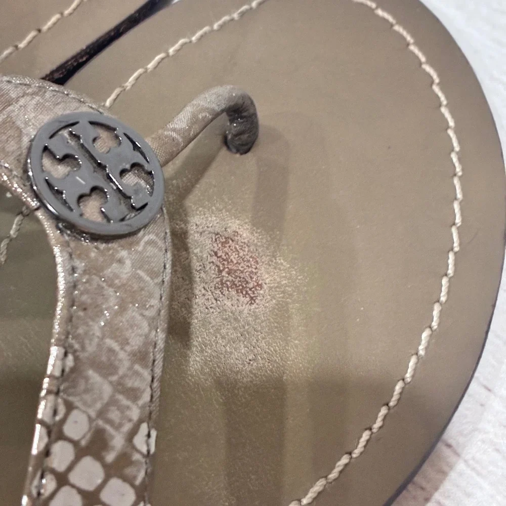 Tory Burch Thora Sandals Womens 8.5 Taupe Metallic Snake Print Logo Medallion